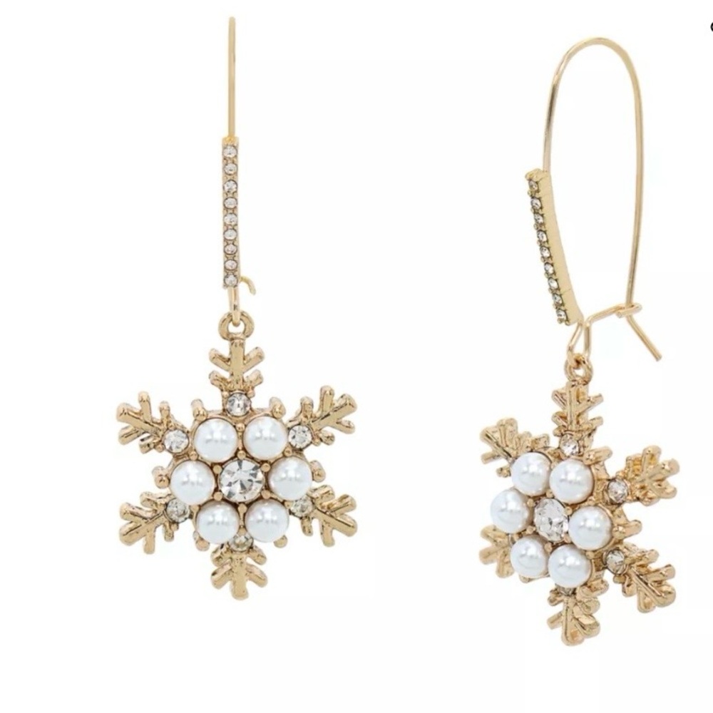 Elegant Snowflake Betsey Johnson earring & necklace set ❄️